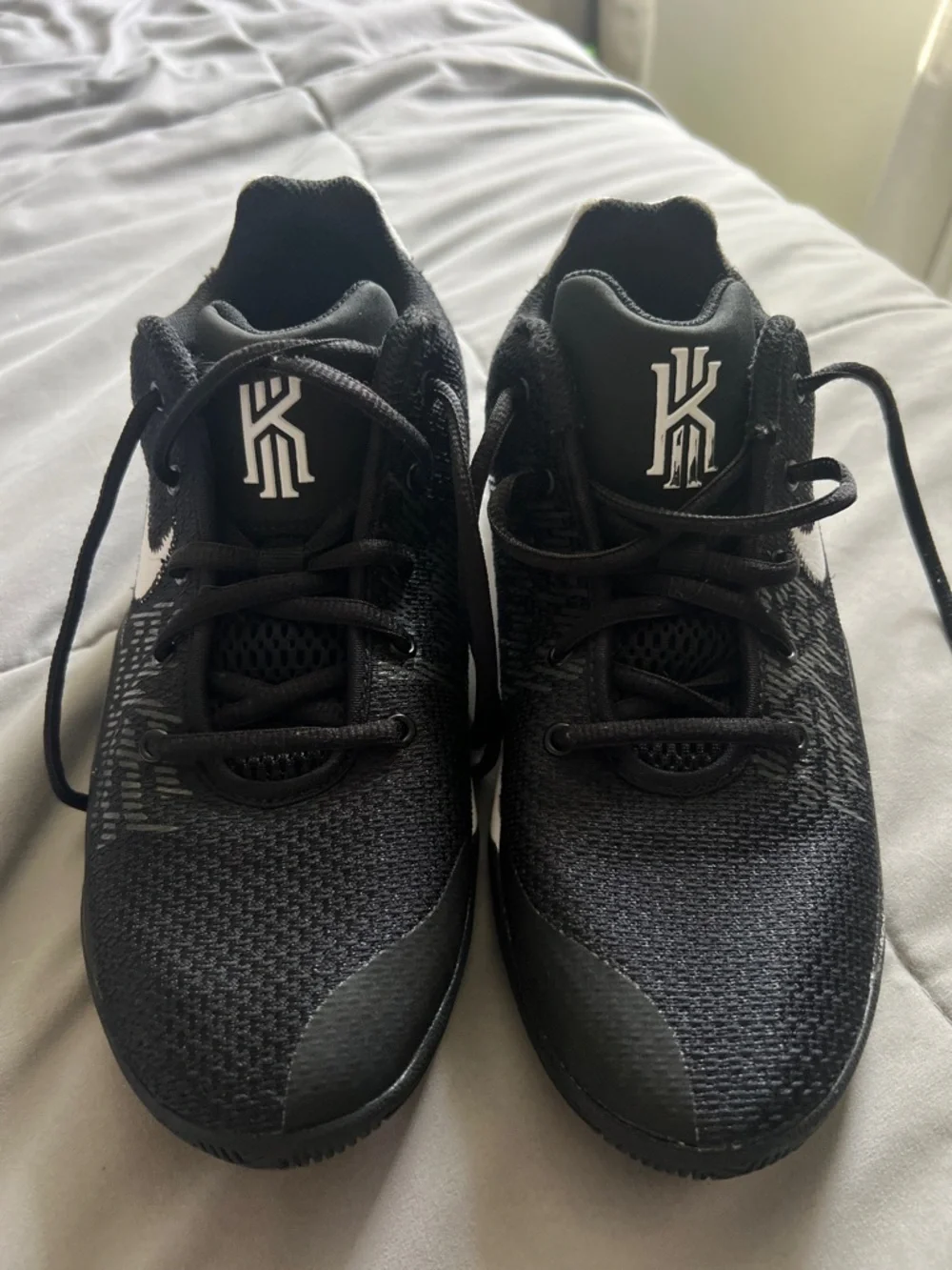 Nike Kyrie Flytrap 2 Black White Kids Basketball‎ Shoes AQ3412-001 Size 5Y